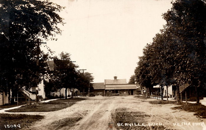Berville - Old Postcard Of Berville (newer photo)